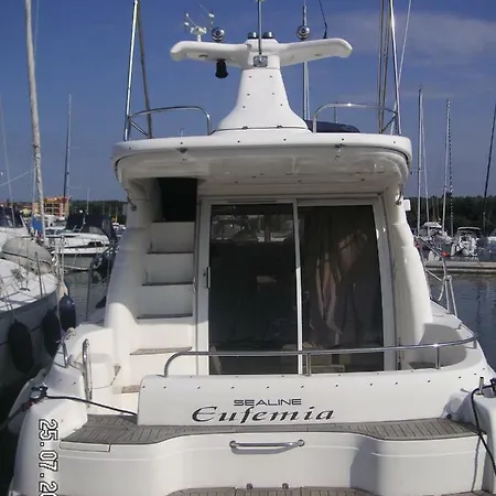 Eufemia Botel Makarska